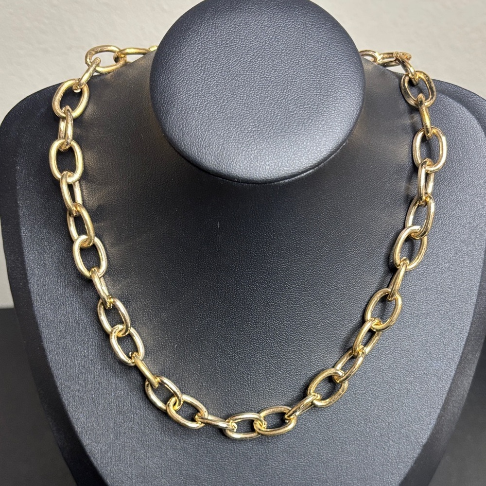Elegant Gold Tone Chain Link Necklace